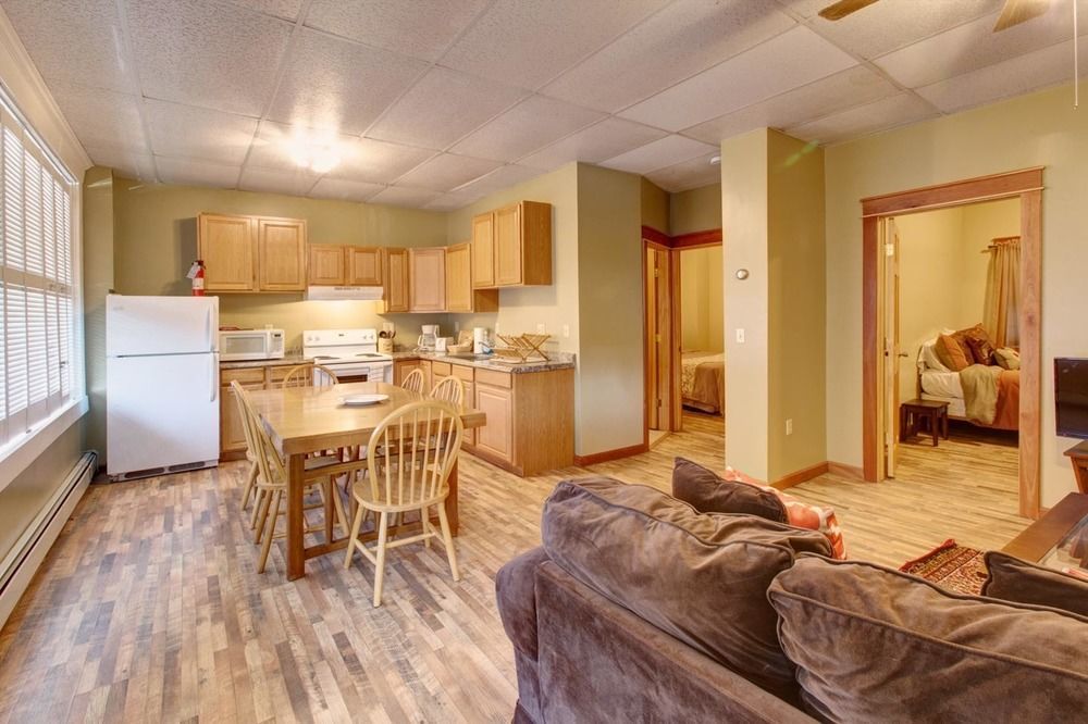 Apartment On Main *